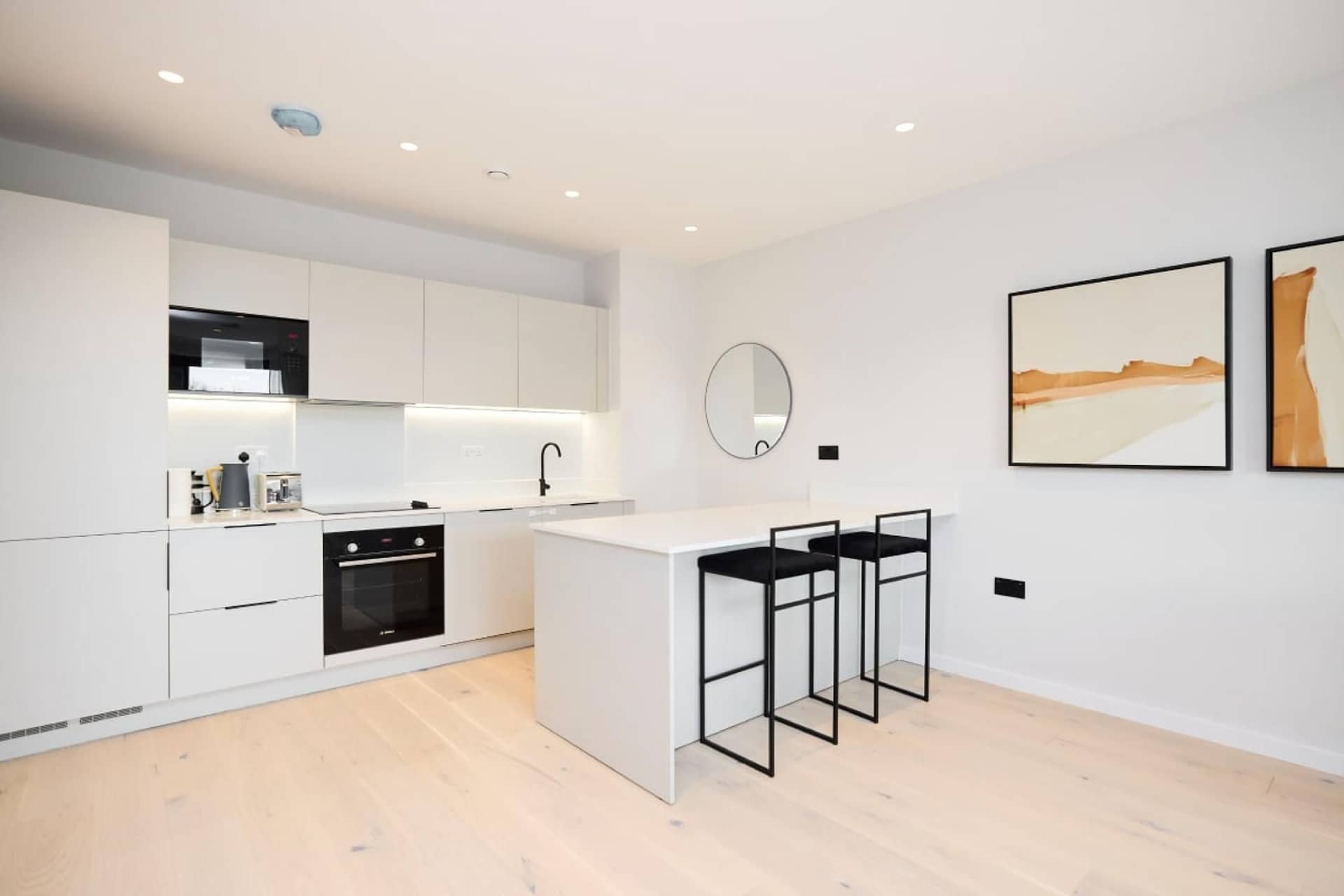 The Brondesbury Scenery - Bright 1BDR Flat with Balcony + Parking The Brondesbury Scenery - Bright 1BDR Flat with Balcony + Parking