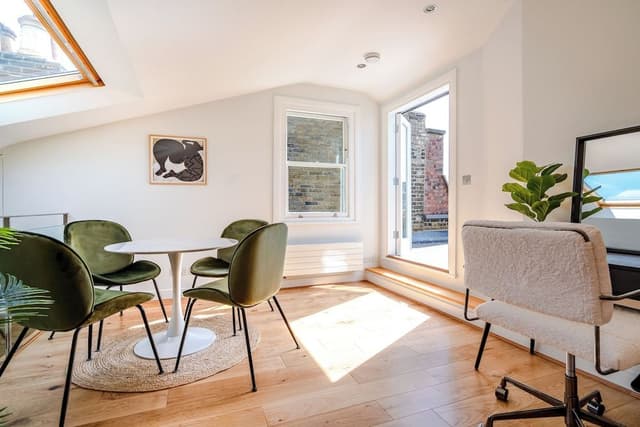 Deluxe Apartment