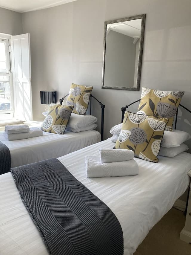 Classic Twin Room, Private Bathroom (across Hall, Cointreau)