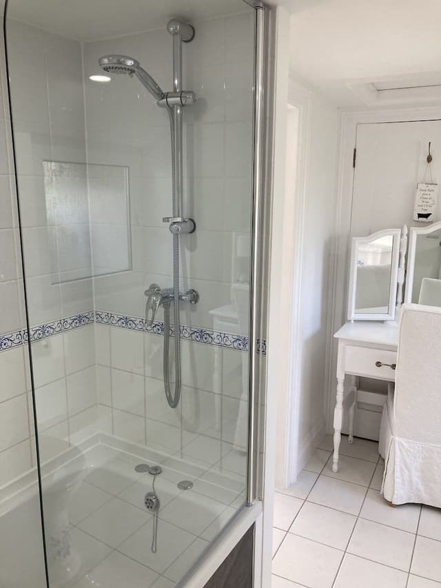 Comfort Double Room, Ensuite (Champagne)