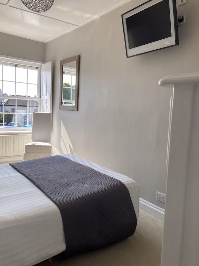 Comfort Double Room, Ensuite (Champagne)