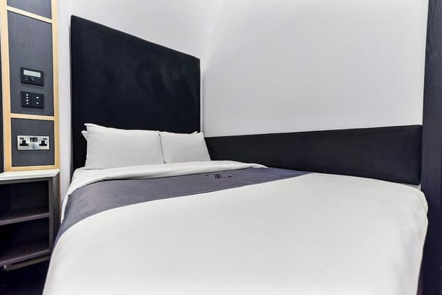 Double Room, No Windows