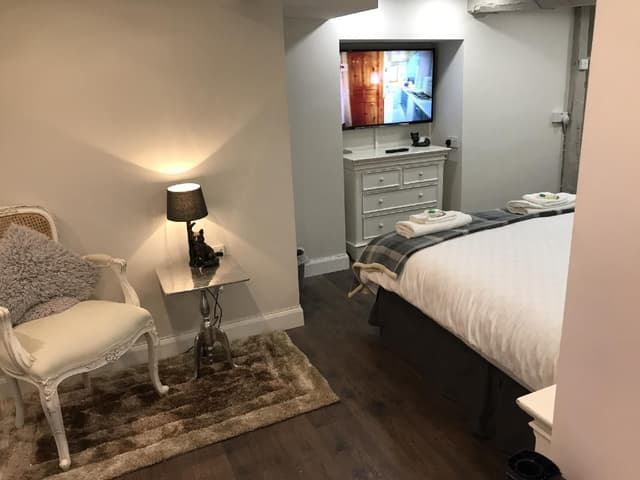 Grouse-Studio-Ensuite-Deluxe-Courtyard view