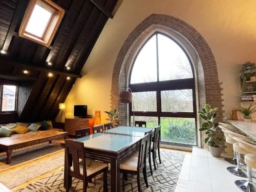 ยูนิค คริสตัล พาเลซ พาร์ค เชิร์ช คอนเวอร์ชั่น (Unique Crystal Palace Park Church Conversion)0