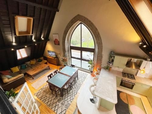 ยูนิค คริสตัล พาเลซ พาร์ค เชิร์ช คอนเวอร์ชั่น (Unique Crystal Palace Park Church Conversion)2