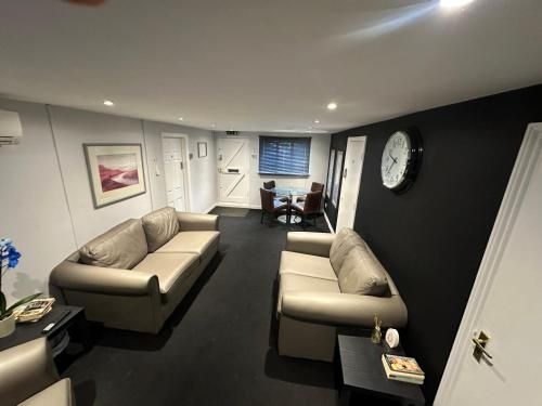 เดอะ สเตเบิลส์ ลอดจ์ สแตนสเต็ด (The Stables Lodge Stansted)3