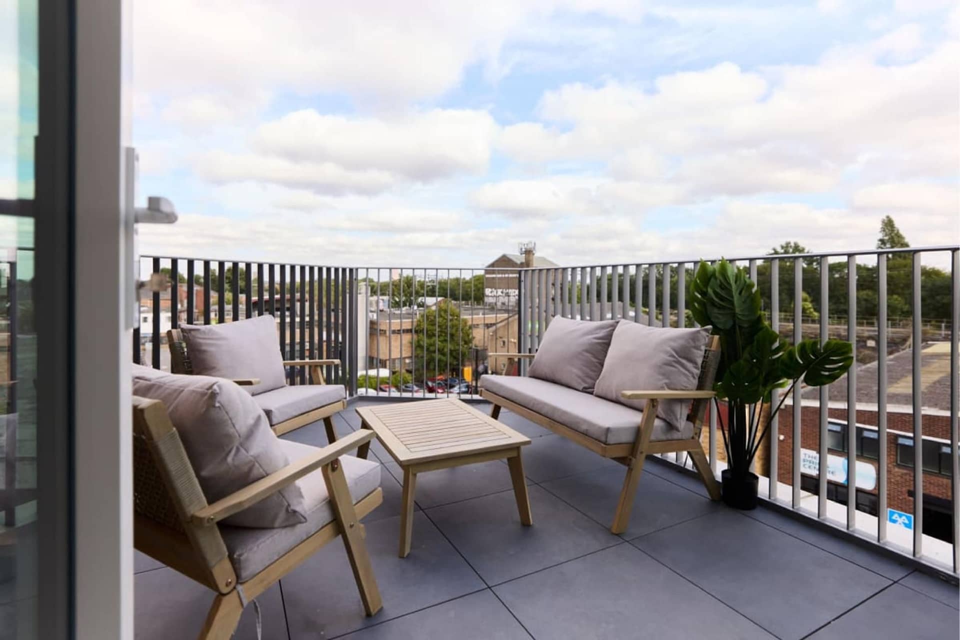 The Tottenham Wonder - Pleasing 2BDR Flat with Balcony The Tottenham Wonder - Pleasing 2BDR Flat with Balcony
