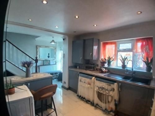 4 Bedroom house rented by the Room4