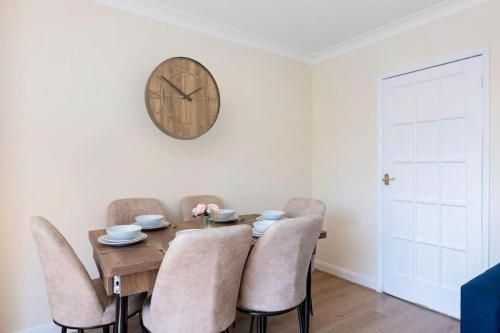สเปเชียส 3บีอาร์ เฮาส์ อิน เอนฟิลด์ นอร์ธ ลอนดอน วิธ การ์เดน (Spacious 3BR House in Enfield North London with Garden)2