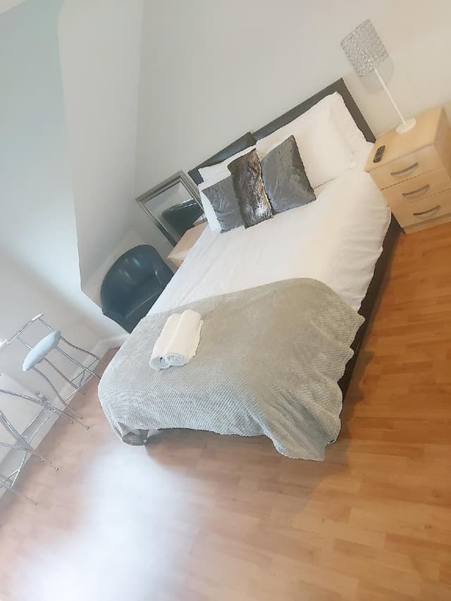 Superior-Loft-Private Bathroom-Room 1