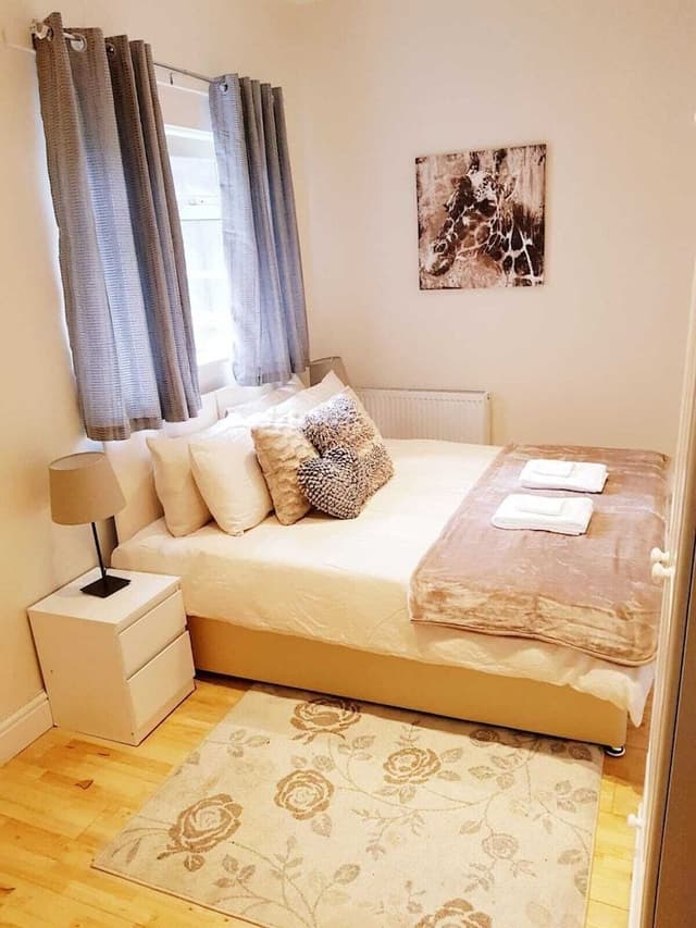 Double or Twin Room, Shared Bathroom (DELUXE EXTRA)