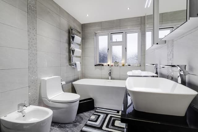 Double Room, Shared Bathroom (Cherry Room)