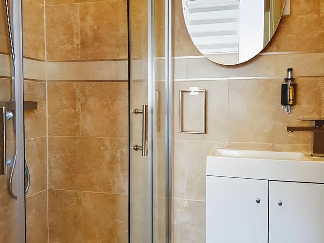 Double Or Twin-Ensuite with Shower