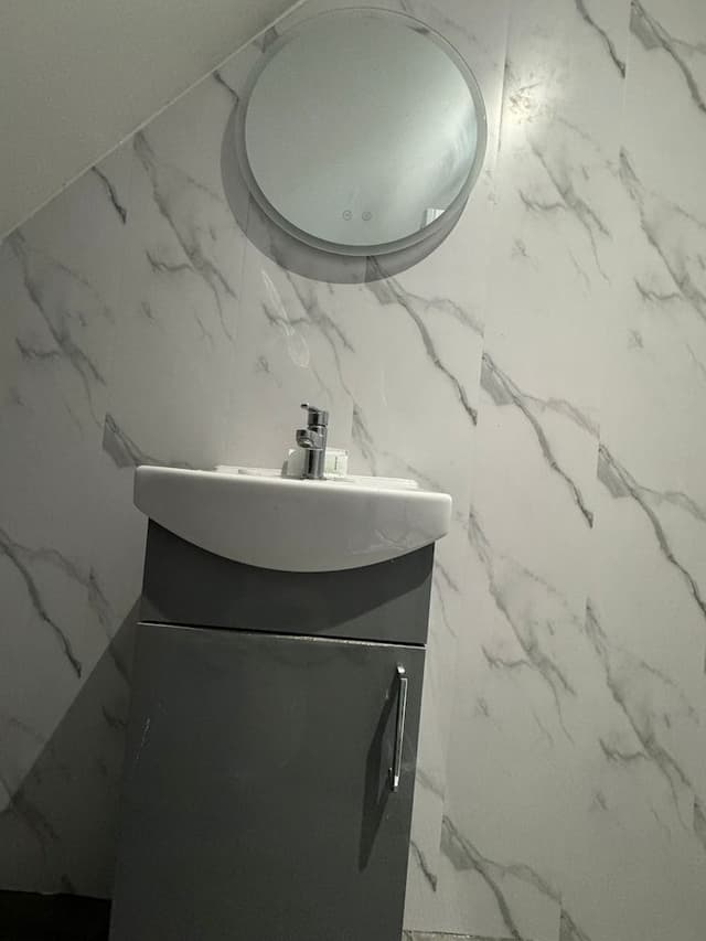 Single Room, Private Bathroom