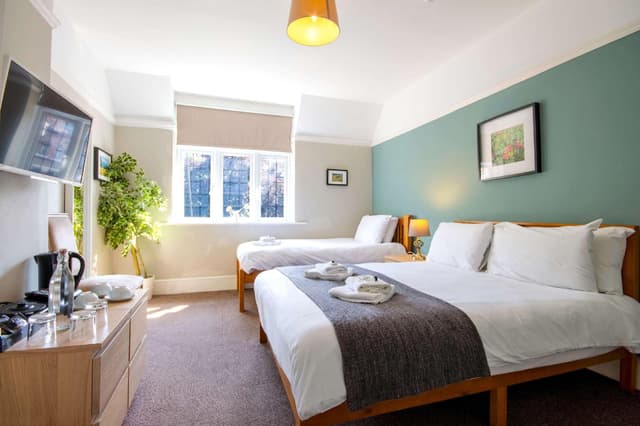 Family room-Standard-Shared Bathroom-Room 5