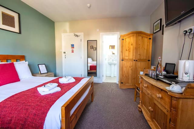 Family room-Ensuite with Shower-Room 1