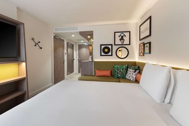 Room, 1 Queen Bed with Sofa bed