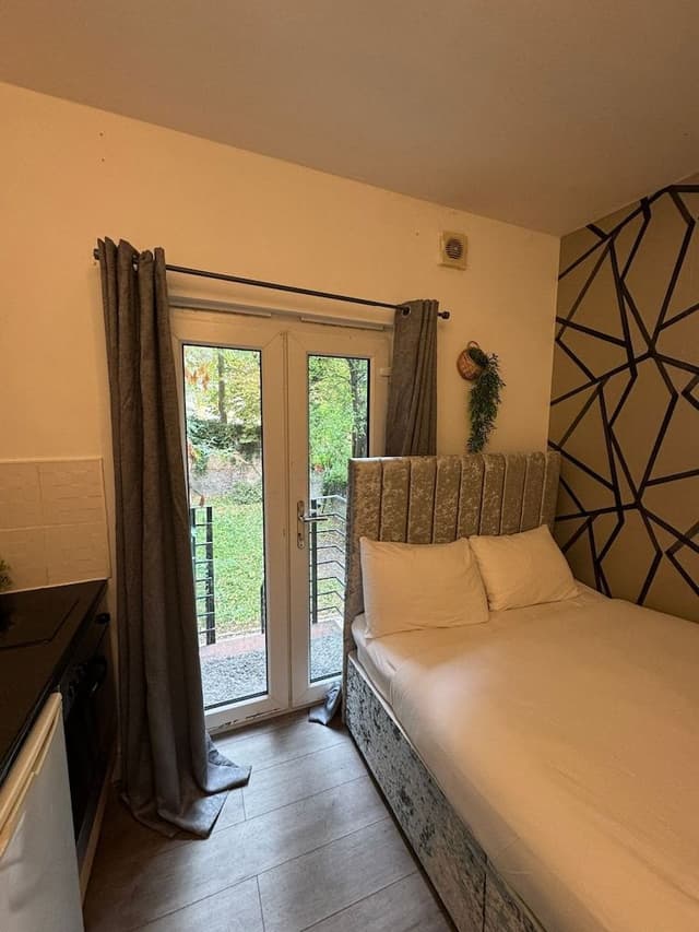 Studio, Ensuite (Compact)