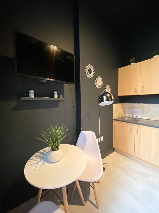 Studio, Ensuite (Compact)