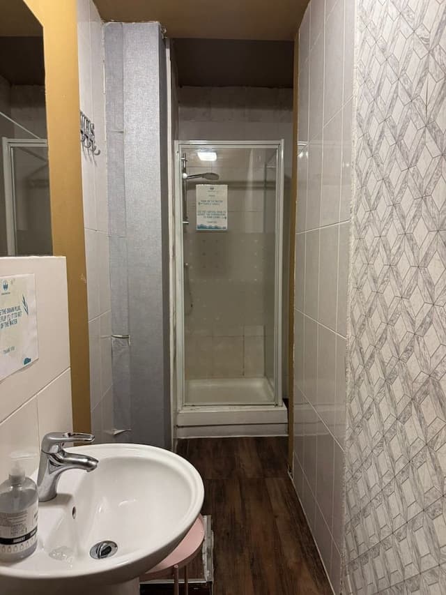 Studio, Ensuite (Compact)