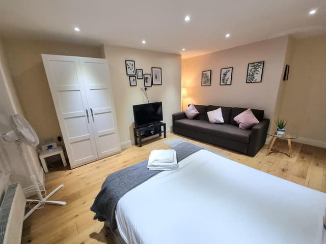 2-Bedroom Family Apartment with Balcony