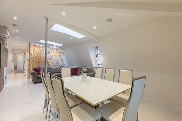 Penthouse, Ensuite