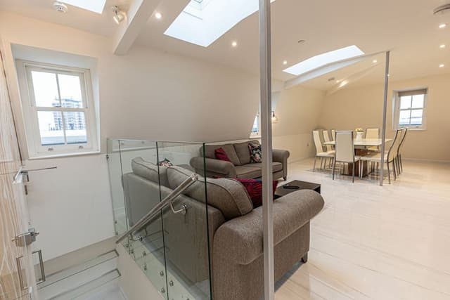 Penthouse, Ensuite