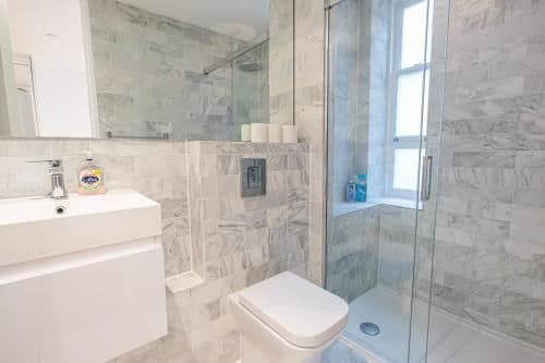Apartment-Superior-Ensuite with Shower-Street View