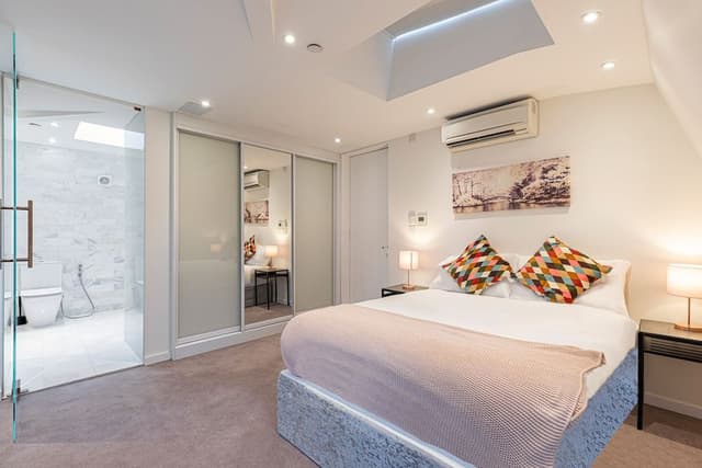Penthouse, Ensuite