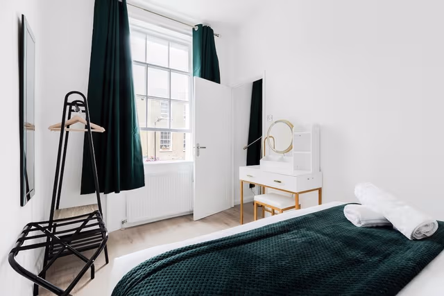 Classic Apartment, Private Bathroom, City View