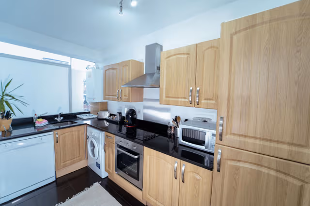 Apartment-Royal-Ensuite with Bath-City View