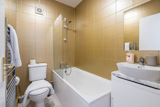 Family Apartment, Ensuite