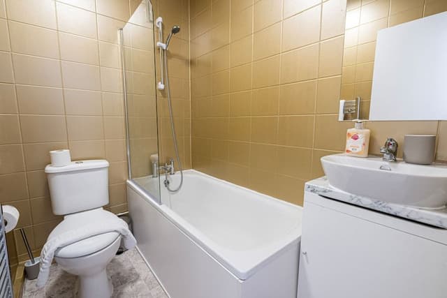 Family Apartment, Ensuite