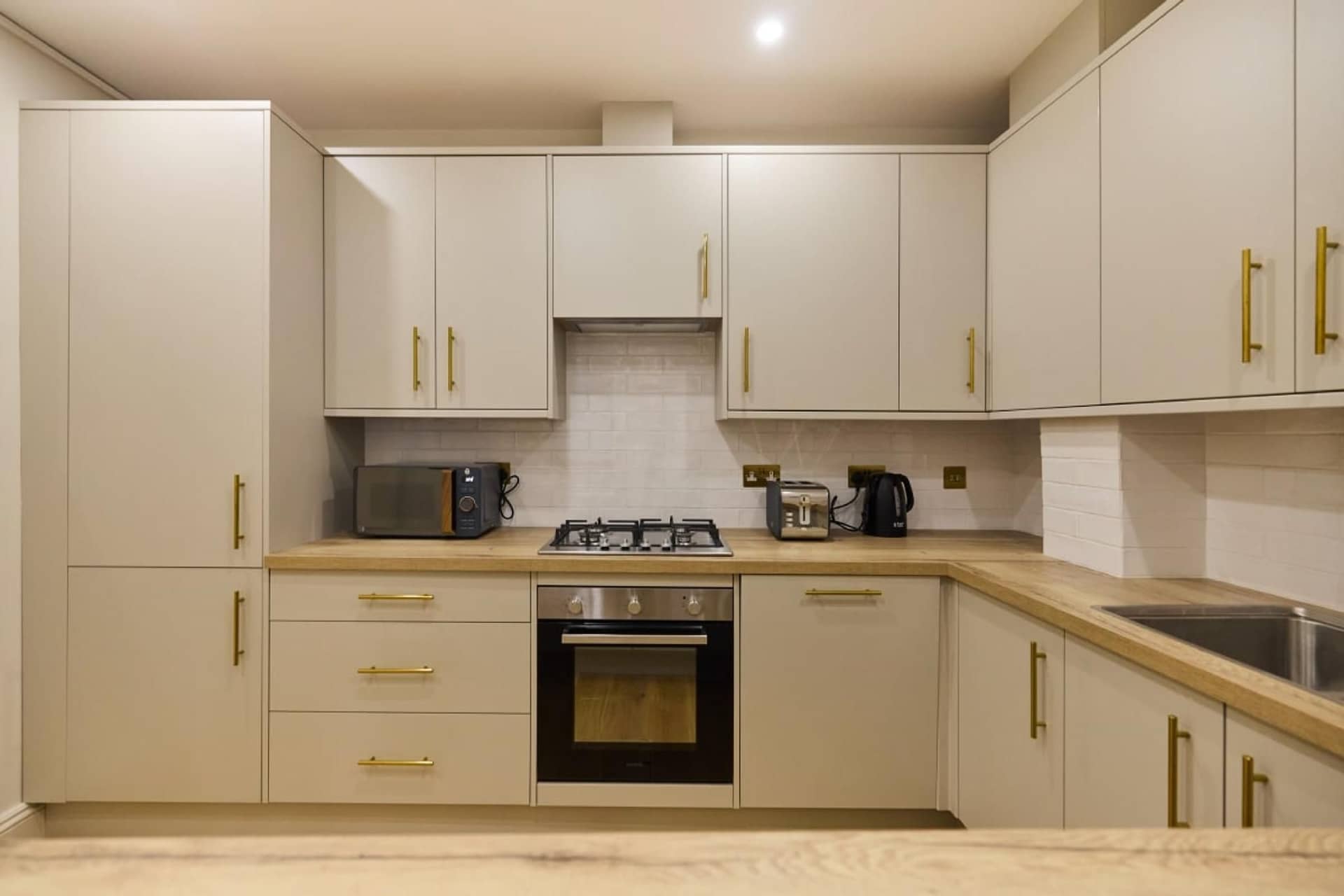 The Bayswater Gardens - Bright & Central 3BDR in Bayswater The Bayswater Gardens - Bright & Central 3BDR in Bayswater