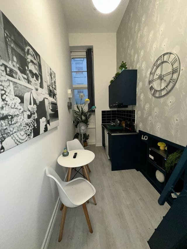 Standard Studio, Ensuite