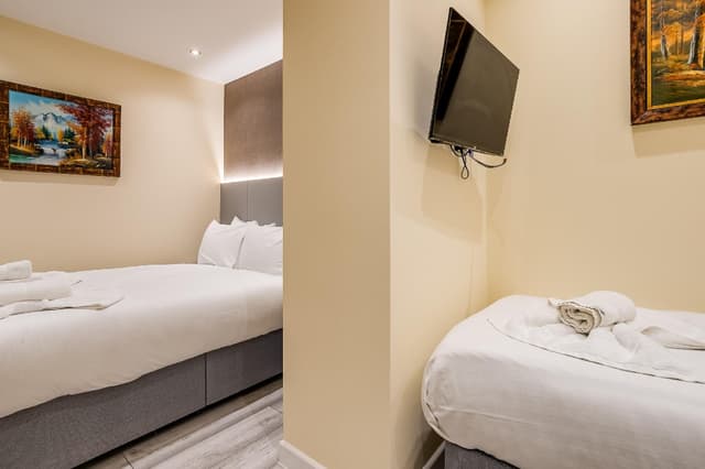 Luxury-Triple Room-Ensuite