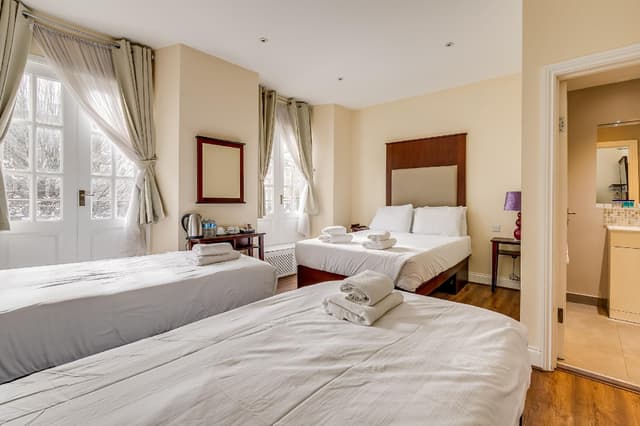 Quad room-Deluxe-Ensuite