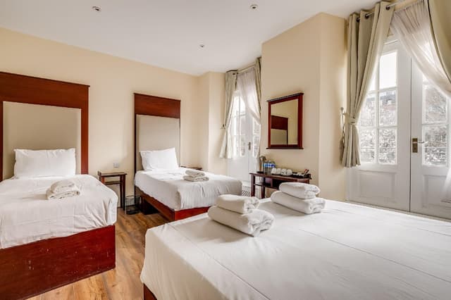 Quad room-Deluxe-Ensuite-Balcony