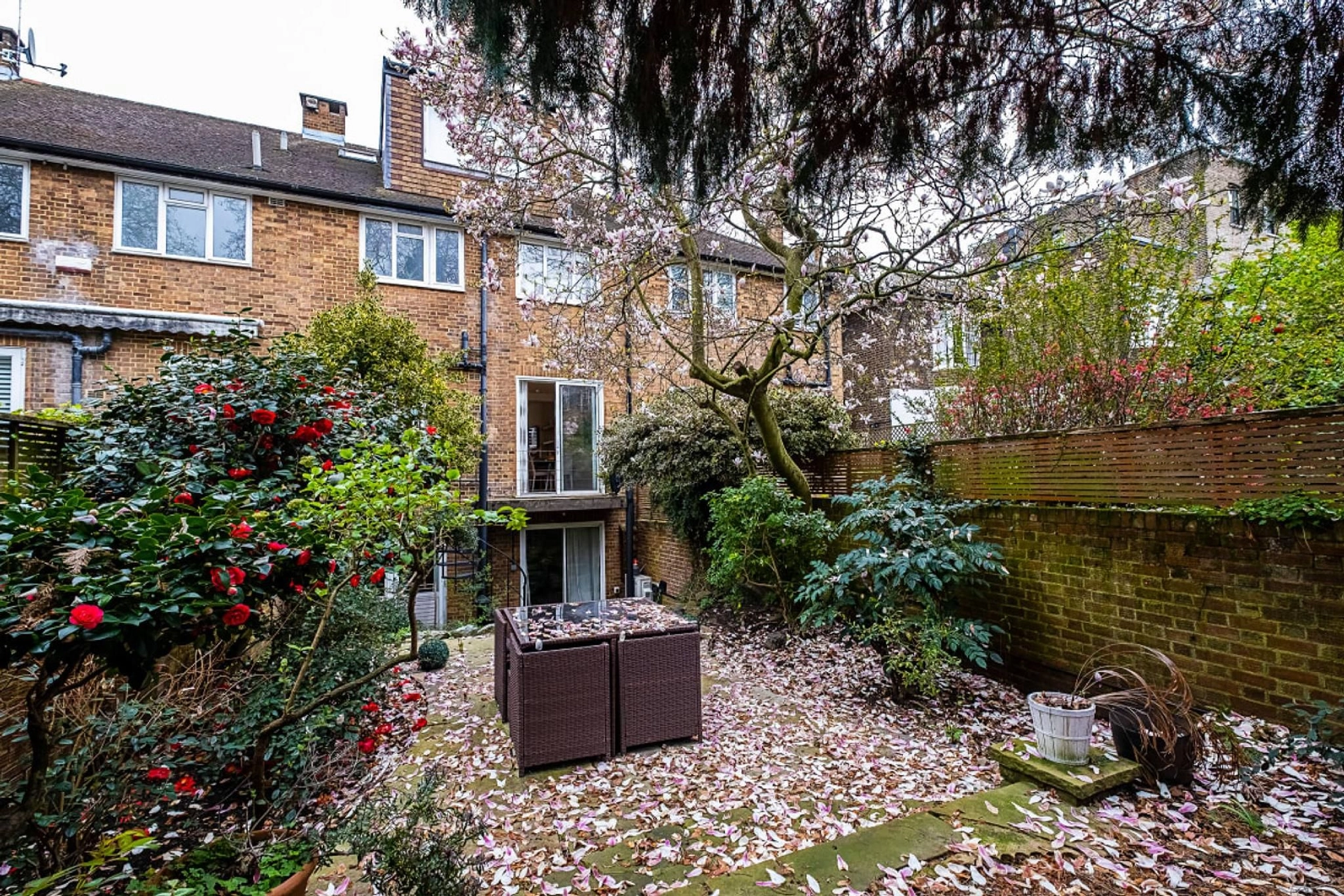 The Porchester Gardens - Modern & Bright 4BDR with Garden and Parking0