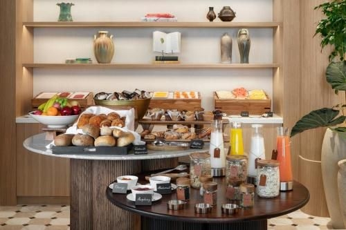 Montcalm Mayfair, Autograph Collection1