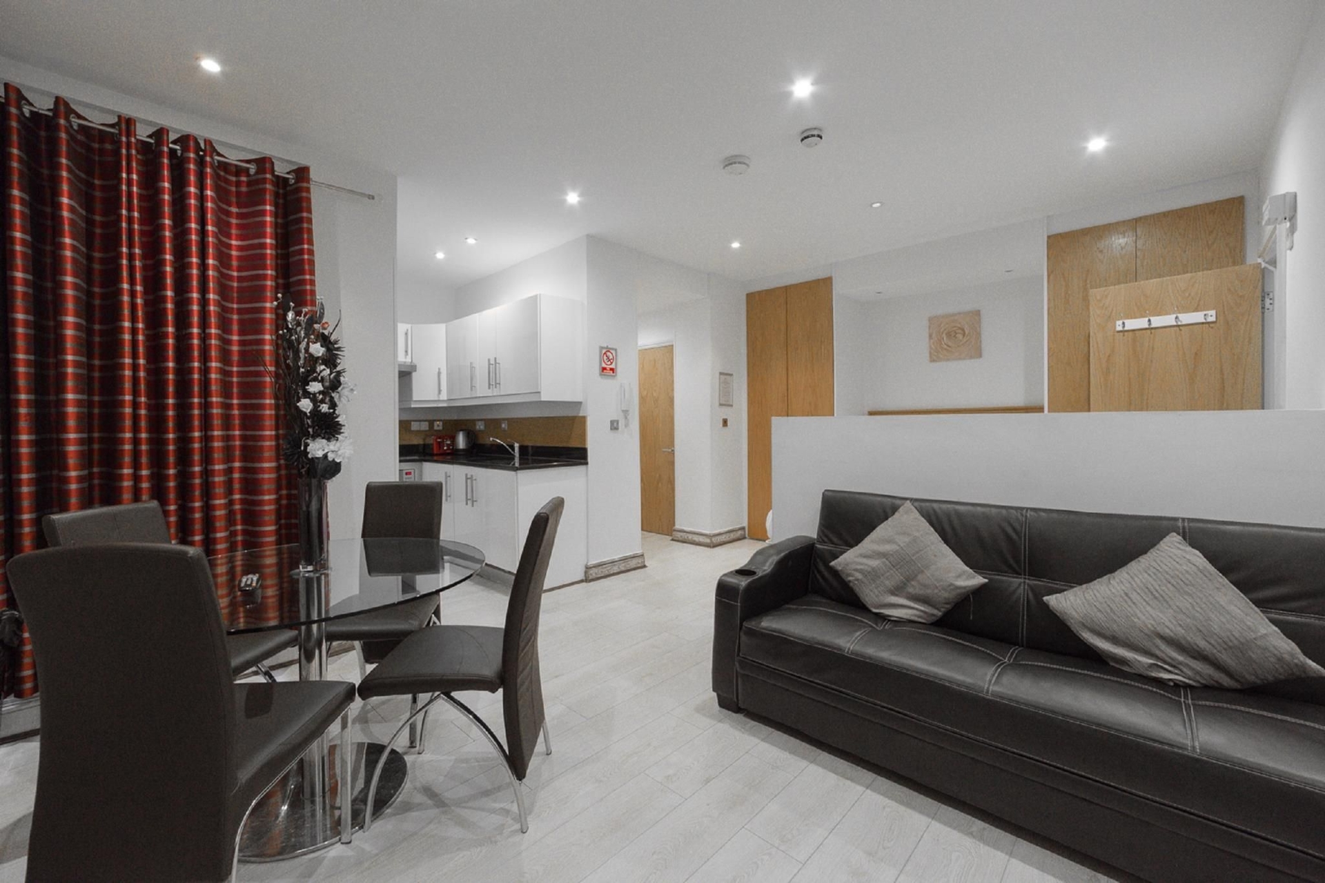 ไฮด์ พาร์ค ซูพีเรีย อพาร์ตเมนต์ (Hyde Park Superior Apartments)2