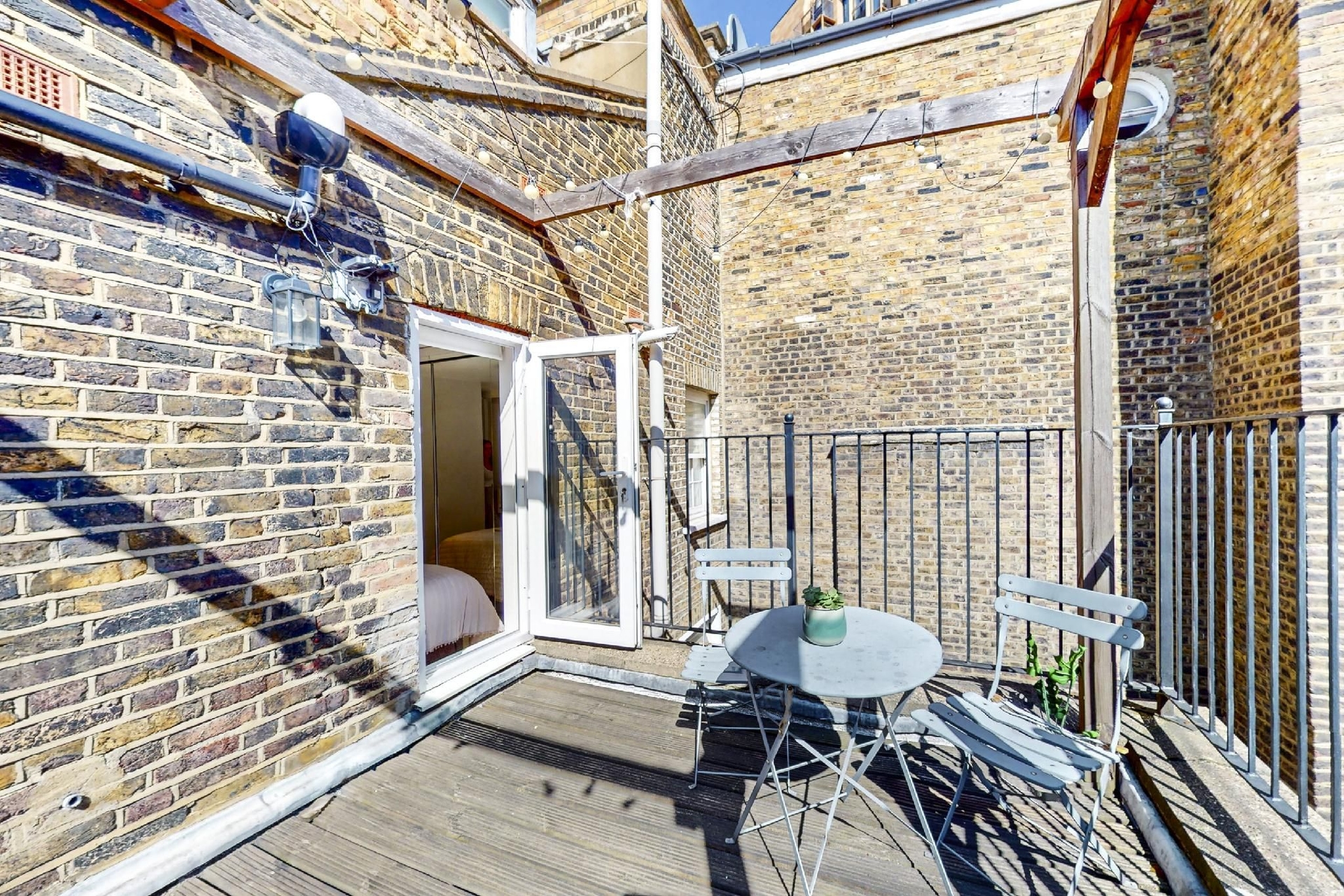 พาร์คเลน อพาร์ตเมนต์ ไฟร์เฮาส์ (Park Lane Apartments Firehouse)2