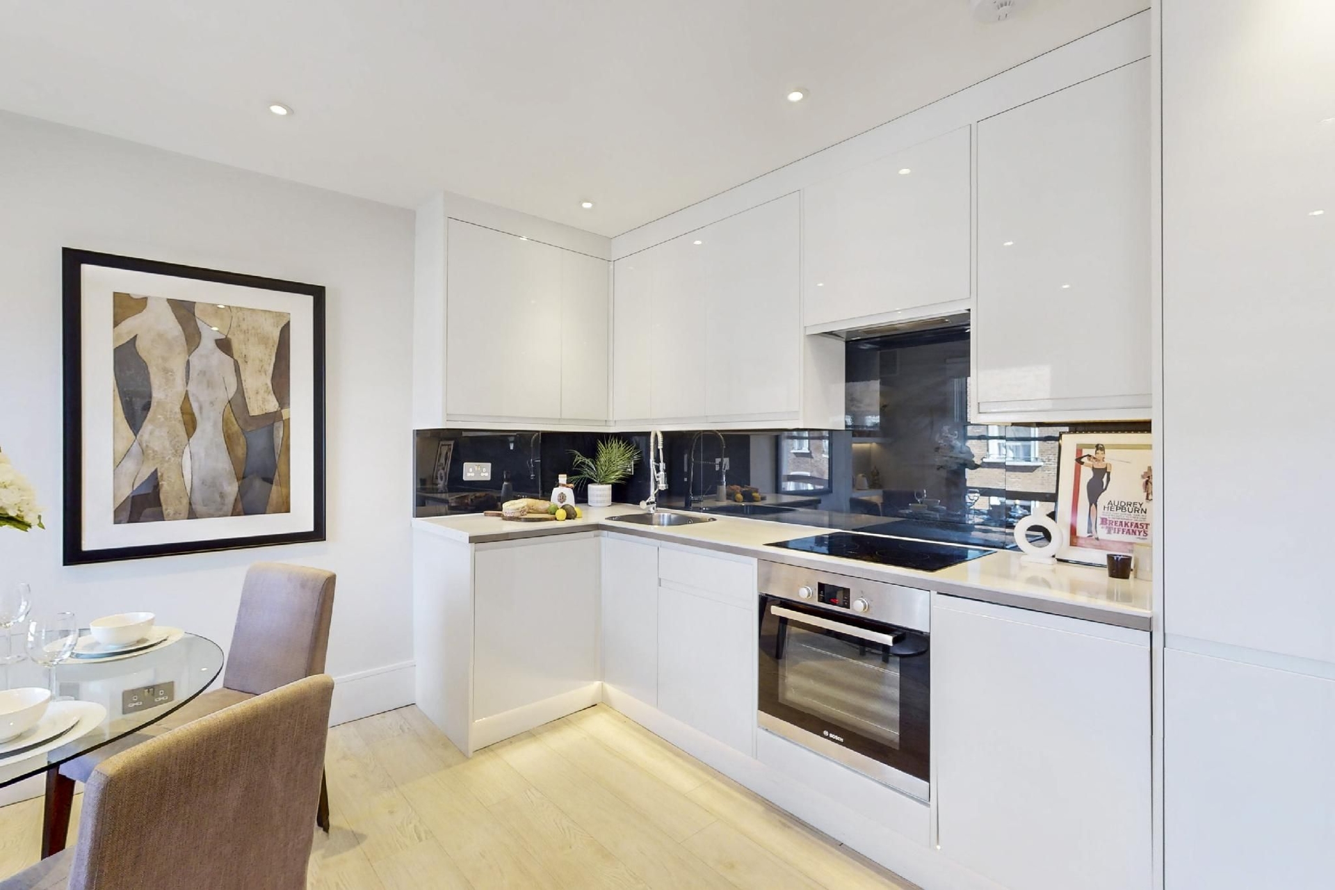 พาร์คเลน อพาร์ตเมนต์ ไฟร์เฮาส์ (Park Lane Apartments Firehouse)1