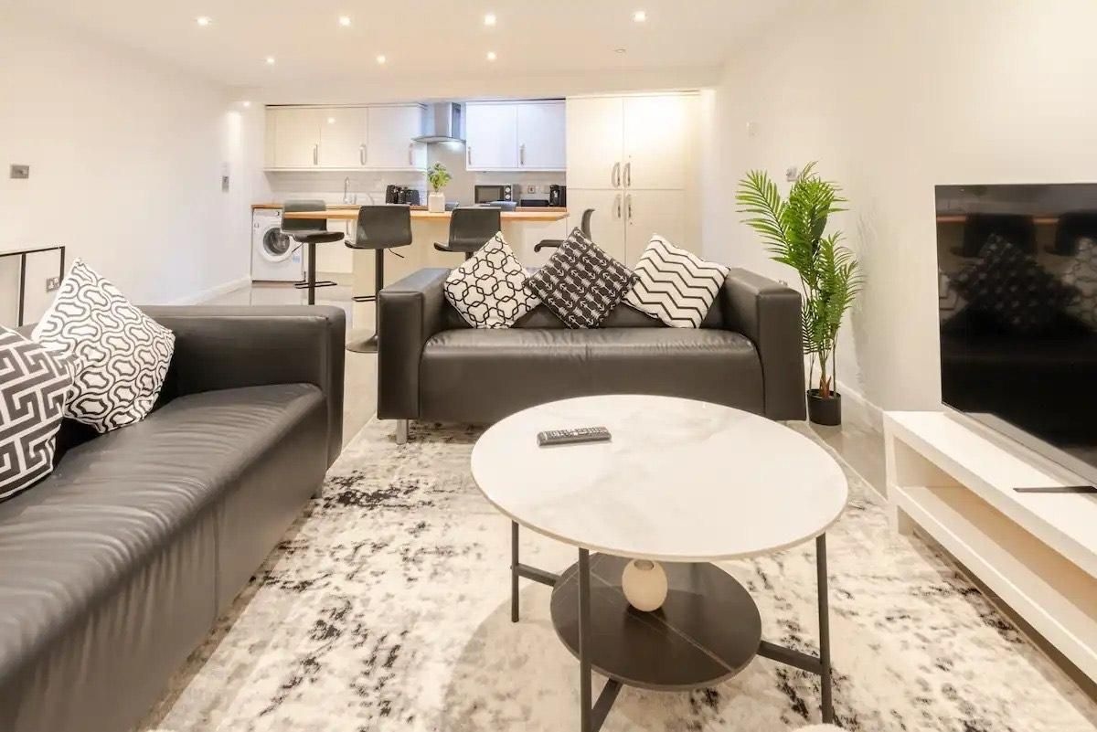 อพาร์ตเมนต์ 2 ห้องนอน 1 ห้องน้ำส่วนตัว ขนาด 75 ตร.ม. – แลมเบธ (Modern 2-Bedroom Clapham Apartment)4