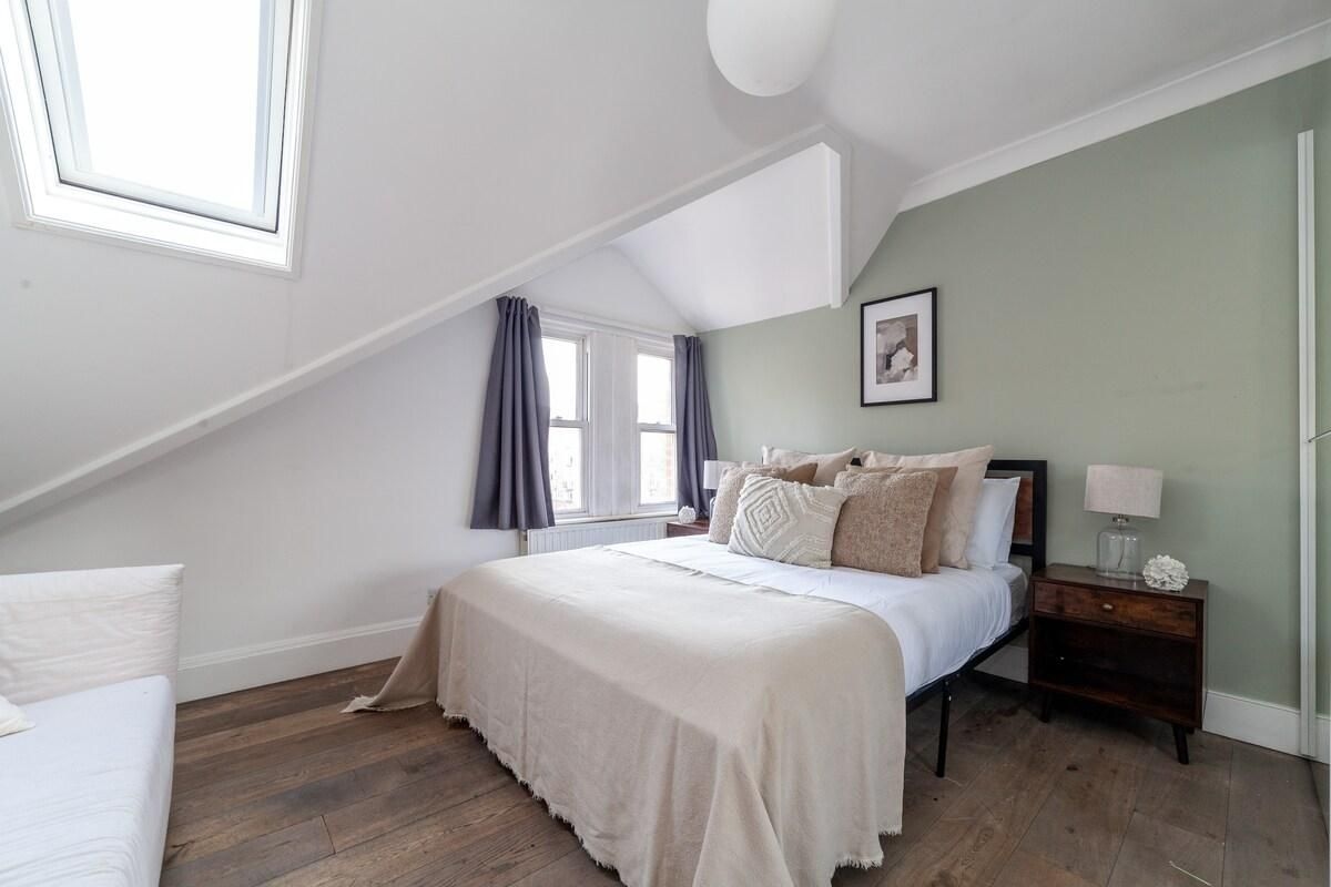 อพาร์ตเมนต์ 3 ห้องนอน 2 ห้องน้ำส่วนตัว ขนาด 112 ตร.ม. – แลมเบธ (The Nine Elms Collection)4