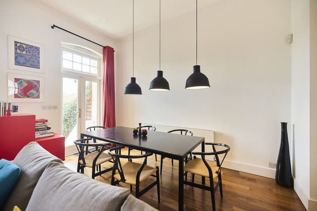 House (4 Bedrooms)