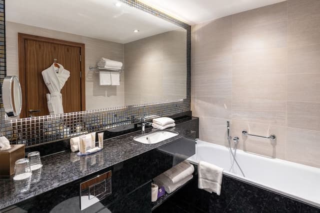 Club Suite, 1 King Bed (Crowne Plaza, Club Floor)