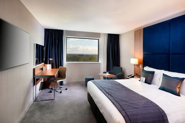 Premium Room, 1 King Bed (Club Floor)