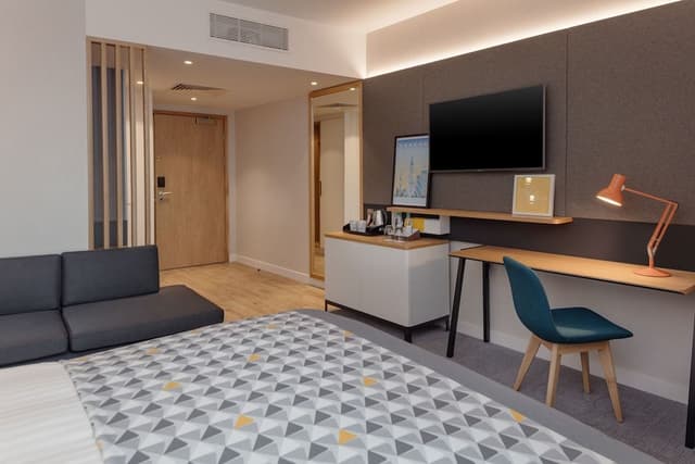 Family Room, 1 Queen Bed (Premium)