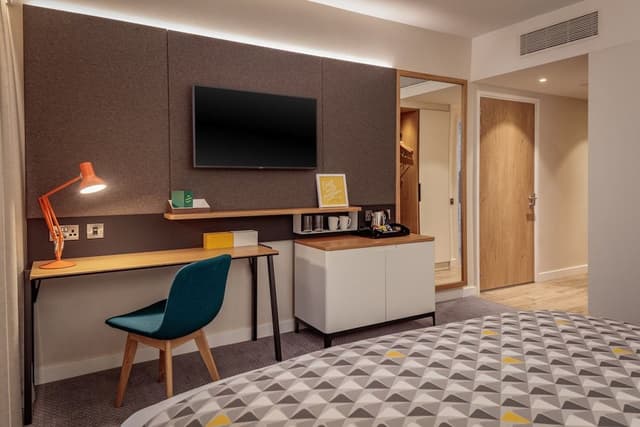 Family Room, 1 Queen Bed (Premium)